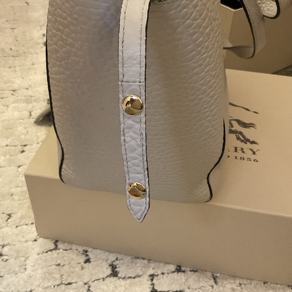 AUTHENTIC  BURBERRY  MEDIUM CANTERBURY  TOTE BAG IN LIGHT GRAYISH TAUPE - Picture 3 of 14